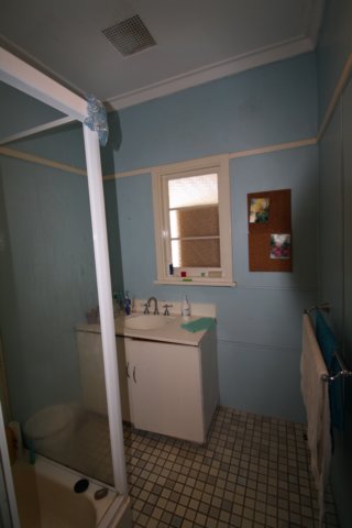 pinedalestreetbathroom.jpg