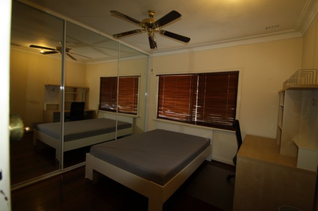 pinedalestreetbedroom1.jpg