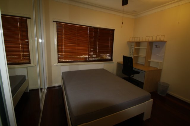 pinedalestreetbedroom12.jpg